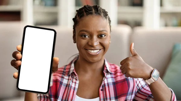 Great Offer Smiling Black Woman Showing Blank Smartphone Gesturing Thumb — стоковое фото