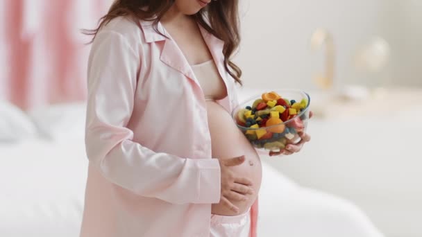 Organic Nutrition Pregnancy Close Shot Unrecognizable Pregnant Woman Holding Bowl — 비디오