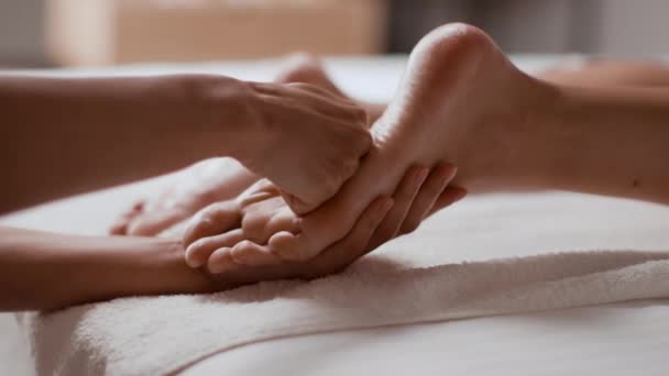 Body Relaxation Skin Care Close Shot Young Woman Getting Leg — стоковое видео
