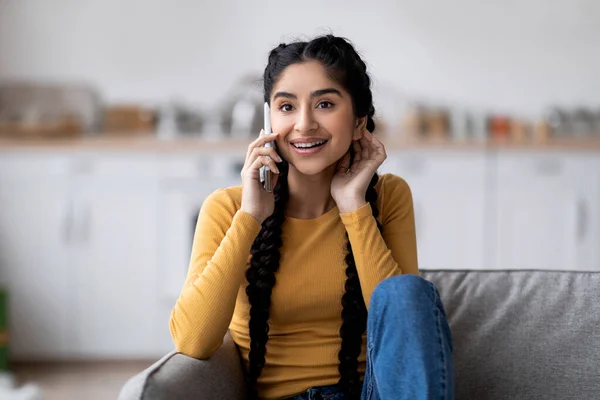 Mobile Call Smiling Young Indian Woman Talking Cellphone Home Portrait — Photo