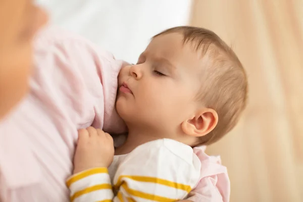 Closeup Portrait Adorable Sleeping Baby Girl Mothers Arms Caring Mother — Stock Photo, Image