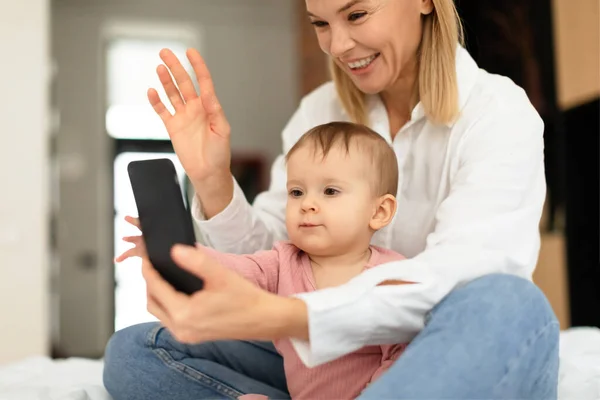 Smiling Mother Her Little Daughter Having Video Call Smartphone Sitting — Stock Photo, Image