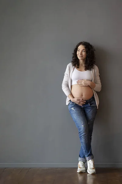 Full Length Shot Beautiful Young Pregnant Woman Embracing Belly Looking — Stok Foto