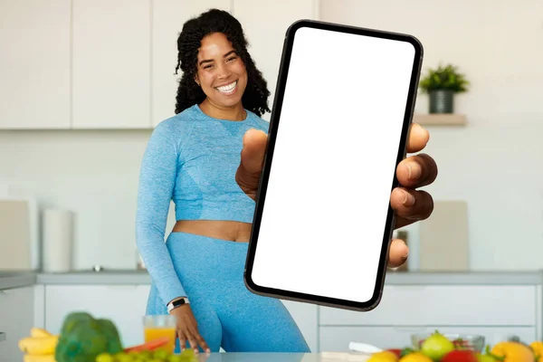 Dieting App Beautiful Black Woman Sportswear Standing Kitchen Showing Blank — Stock Photo, Image