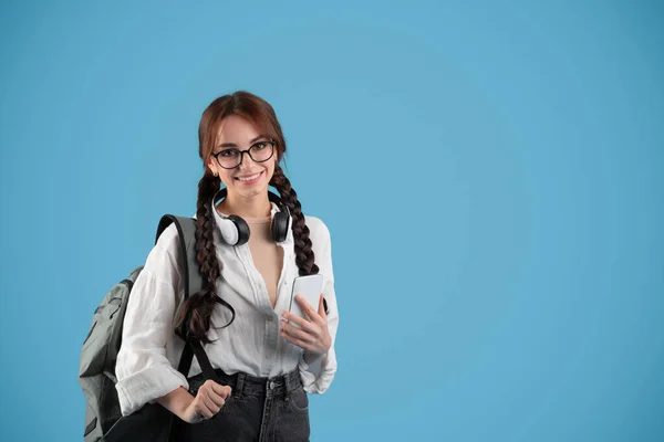 Glad Teenager Girl Student Pigtails Backpack Glasses Headphones Typing Smartphone — Stock Photo, Image