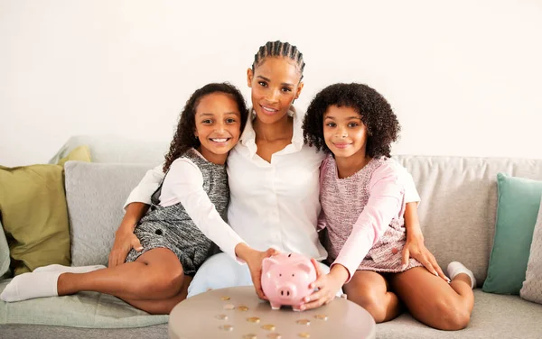 Family Savings Happy African American Mom Two Daughters Embracing Posing — Stock Photo, Image