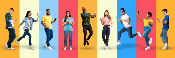 Vrolijk Opgewonden Jonge Diverse Mensen Casual Chatten Tablet Selfie Nemen — Stockfoto