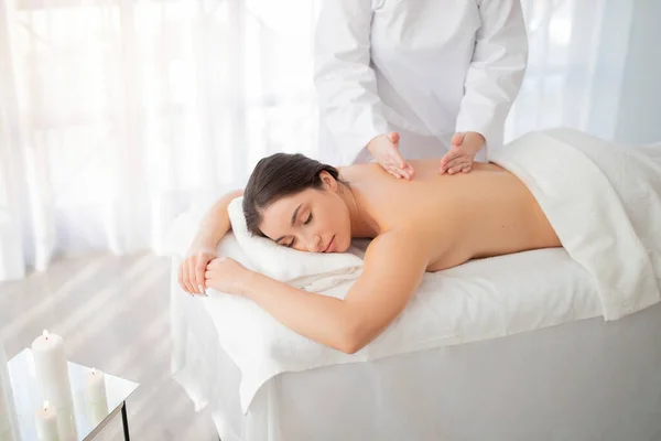 Attractive Young Indian Woman Receiving Body Massage Spa Salon Calm — Stock Photo, Image