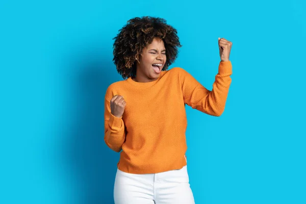Emotional Happy Excited Pretty Young Black Woman Casual Clenching Fists — Stock Photo, Image