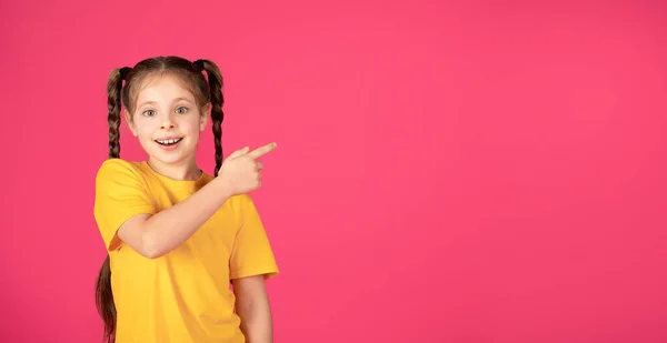 Great Offer Cute Little Girl Pointing Aside Copy Space Finger — Stock Photo, Image