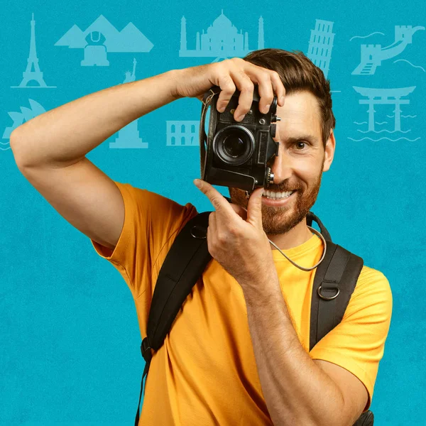 Cieszę Się Tysiącletni Europejczyk Turysta Brodą Plecakiem Robi Zdjęcie Przed — Zdjęcie stockowe