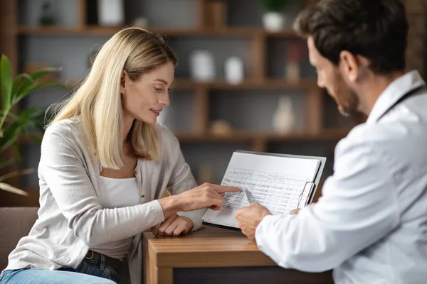 Female Patient Discussing Her Blood Test Results Doctor Meeting Office — Stock Photo, Image