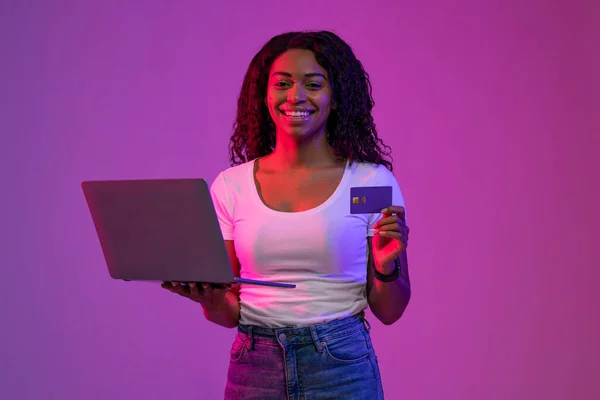 Online Payments Smiling African American Woman Credit Card Laptop Hands — Stock Photo, Image