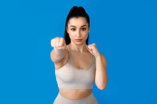 Beautiful Sporty Young Hispanic Lady Well Fit Athletic Body Punching — Stock Photo, Image