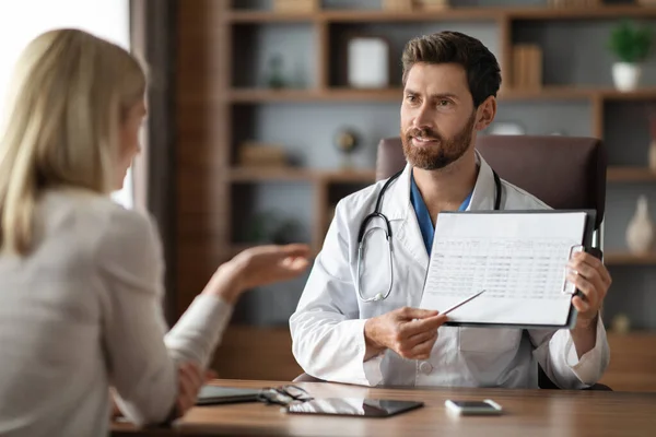 Handsome Doctor Man Showing Medical Test Results Female Patient Meeting — Stock Photo, Image