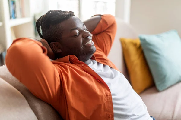 Happy Cheerful Young African American Man Casual Braided Hair Reclining — Stock Photo, Image