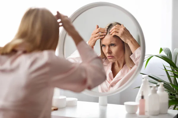 White Hair Concept Upset Middle Aged Woman Looking Mirror Her — Stock Photo, Image