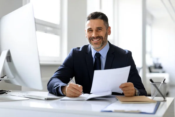 Successful Male Entrepreneur Working Computer Papers Workplace Office Interior Smiling — Stock Photo, Image