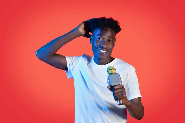 Cool Handsome Young Black Guy White Shirt Microphone His Hand — Stock Photo, Image