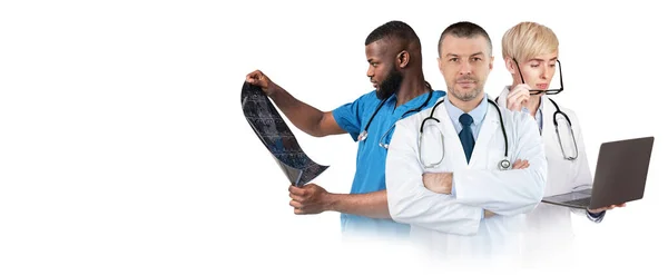 Kolaż Wielonarodowych Lekarzy Mundurach Odizolowanych Białym Tle Profesjonalni Pracownicy Medyczni — Zdjęcie stockowe