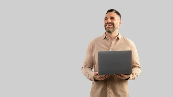 Positief Vertrouwen Van Middelbare Leeftijd Zakenman Hand Geopende Laptop Computer — Stockfoto