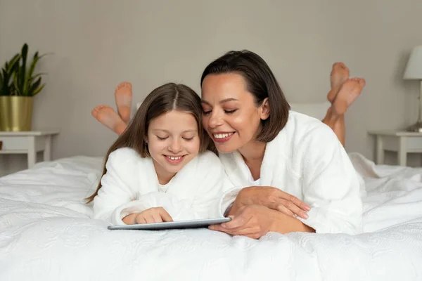 Happy Caucasian Young Lady Little Girl Bathrobe Watch Video Tablet — Stock Photo, Image