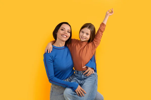 Happy Young Mother Little Daughter Embracing Having Fun Together Loving — Stock Photo, Image