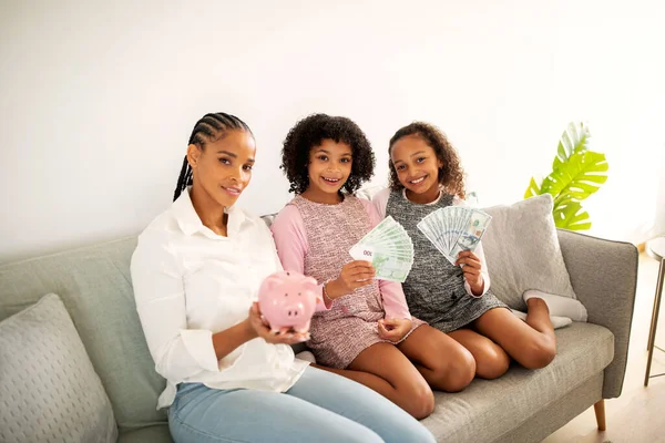 Family Money African American Mother Two Kid Daughters Showing Piggybank — Stock Photo, Image
