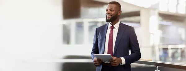 Sonriente Guapo Confiado Africano Americano Millennial Empresario Ceo Con Barba — Foto de Stock