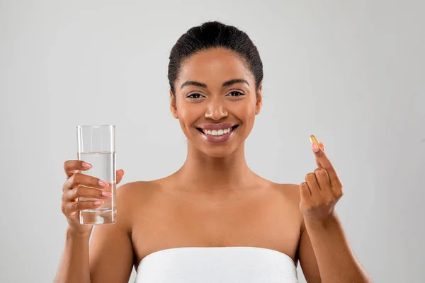 Head Shot African Woman Holds Pill Glass Water Taking Minerals — Stock Photo, Image