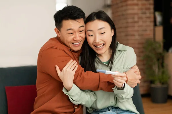 Happy Loving Asian Family Learning Future Child Pregnancy Test Man — Stock Photo, Image