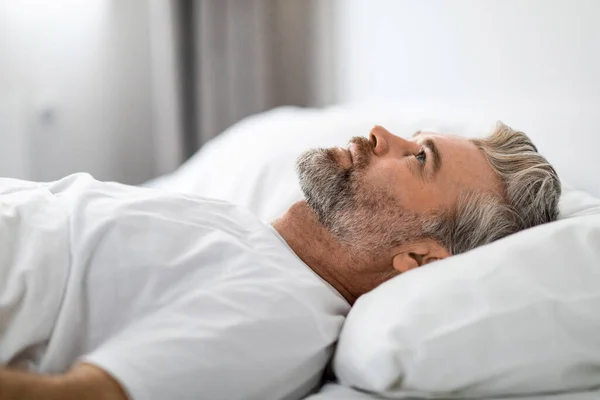 Seitenansicht Des Unglücklich Frustrierten Gutaussehenden Grauhaarigen Mannes Mittleren Alters Der — Stockfoto