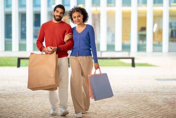 Shopping Sales Full Length Diverse Millennial Couple Walking Posing Paper — Stock Photo, Image
