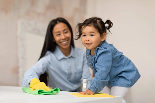 Happy Japanese Mother Baby Daughter Cleaning Room Doing Housework Together — 스톡 사진
