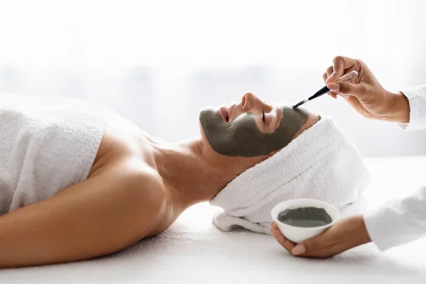 Cosmetologist Making Skincare Beauty Treatments Smiling Middle Aged Woman Luxury — Stock Photo, Image