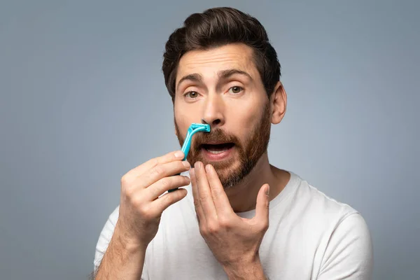 Handsome Middle Aged Bearded Man Shaving Mustache Razor Looking Camera — Stock Photo, Image
