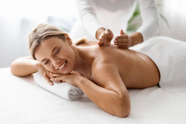 Beautiful Middle Aged Woman Enjoying Professional Wellness Massage Spa Salon — Stock Photo, Image