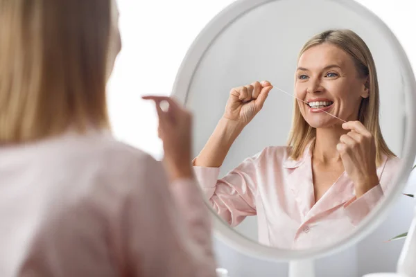 Oral Care Smiling Middle Aged Woman Using Dental Floss Mirror — Stock Photo, Image