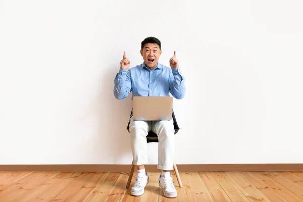 Happy Asian Middle Aged Man Sitting Chair Laptop Pointing Free — Stock Photo, Image