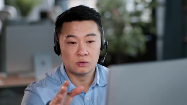 Mezinárodní Obchodní Koncept Jistý Středního Věku Asijský Podnikatel Nosí Sluchátka — Stock video