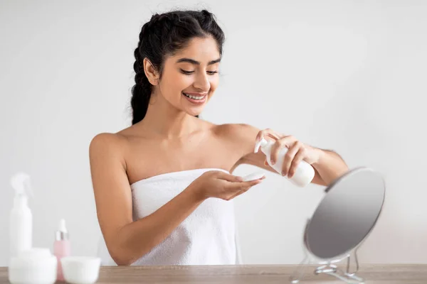 Attractive Indian Female Using Makeup Remover Lotion Cotton Pad Cleansing — Stok Foto