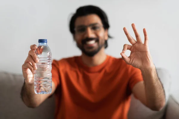 Cheerful Young Middle Eastern Guy Glasses Casual Shows Sign Hand — Stock Photo, Image