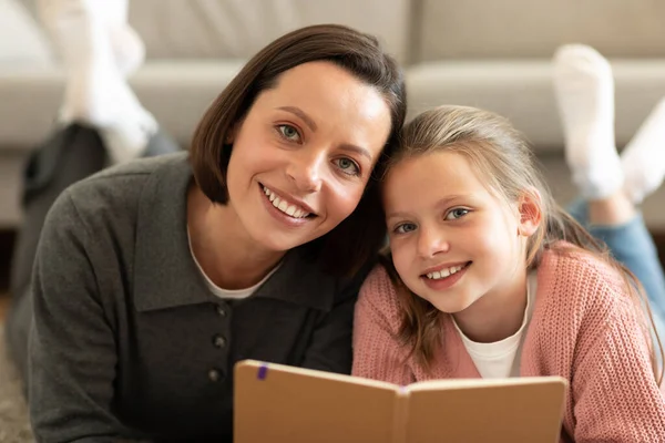 Happy European Teenager Girl Millennial Mom Reading Book Floor Living — Stock Photo, Image