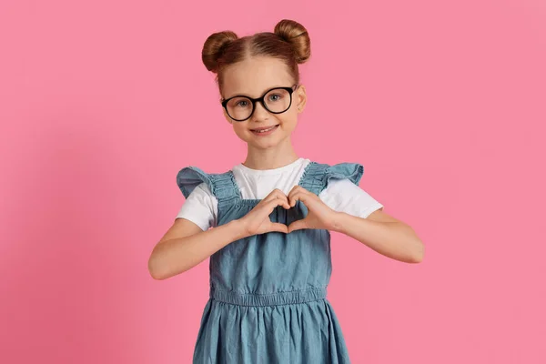 Cute Little Girl Showing Heart Gesture Hands Chest Happy Preteen — Stock Photo, Image