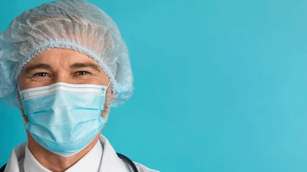Closeup Portrait Middle Aged Man Doctor Surgeon Wearing Face Mask — Stock Photo, Image