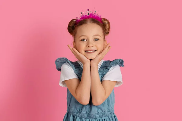 공주님 2017 Portrait Cute Little Girl Wearing Toy Crown Touching — 스톡 사진