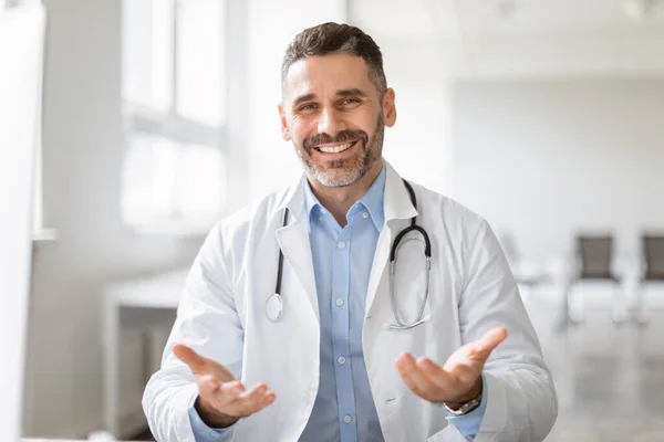 Pacientes Ponto Vista Consulta Com Médico Sexo Masculino Doc Conversando — Fotografia de Stock