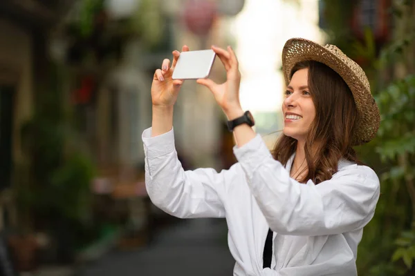 Selfie Aventura Aplicación Feliz Joven Millennial Caucásica Turista Sombrero Hace — Foto de Stock