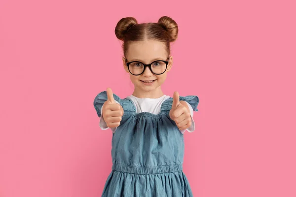 Portrait Cute Little Girl Eyeglasses Show Thumbs Camera While Standing — 스톡 사진