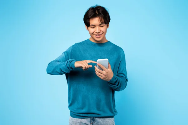 새로운 Korean Teen Boy Using Smartphone Scrolling Social Media Feed — 스톡 사진